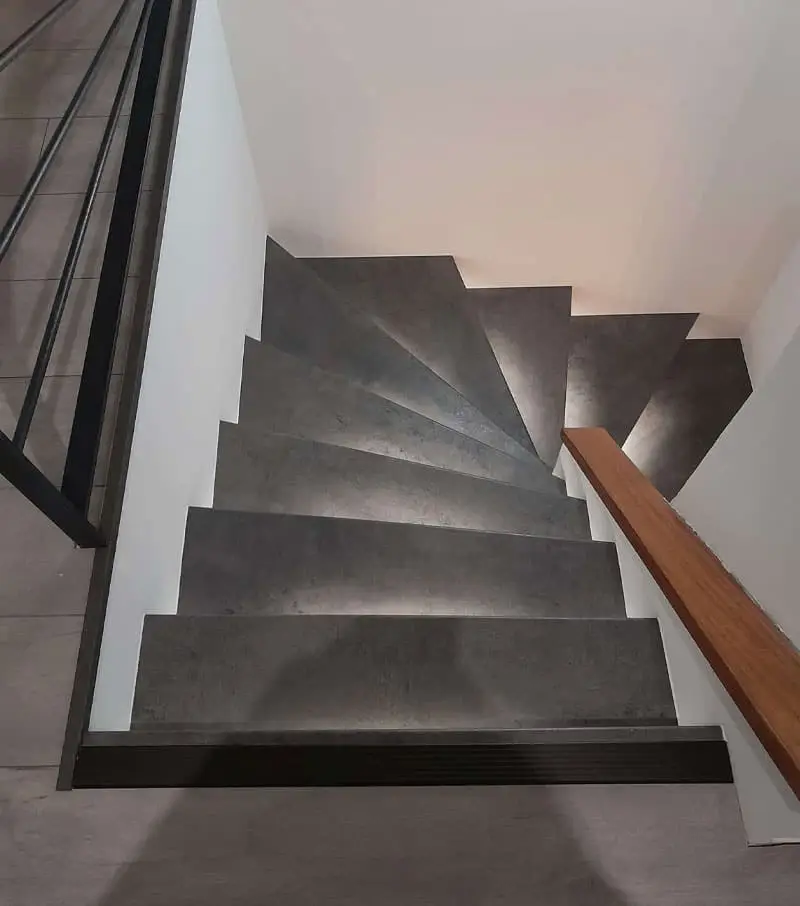 Conception d'escaliers intérieurs pour les maisons modernes : tendances et inspirations