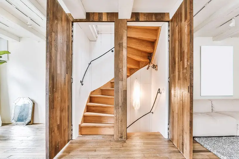 Placez votre escalier derrière une porte ?