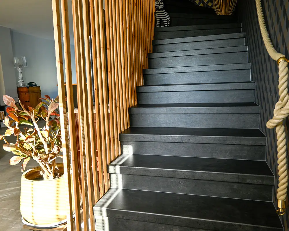 Habillage escalier béton anthracite pro