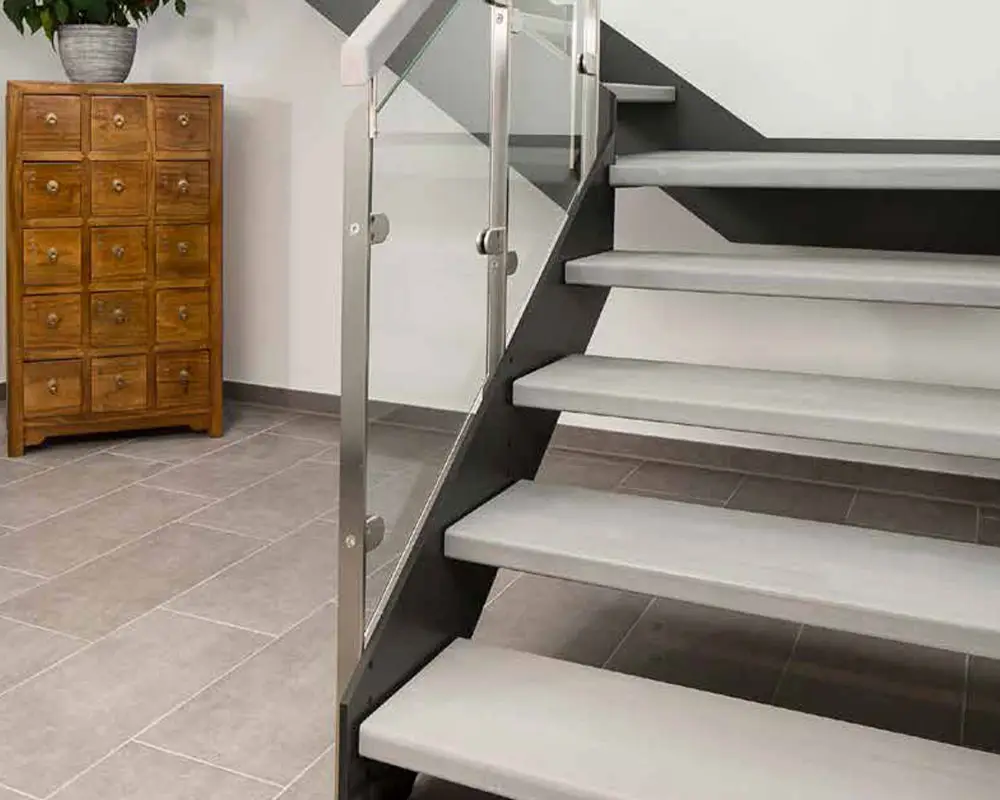 Habillage escalier loft lumineux