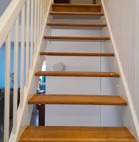 renovation-escalier-ouvert-avant-1.jpg