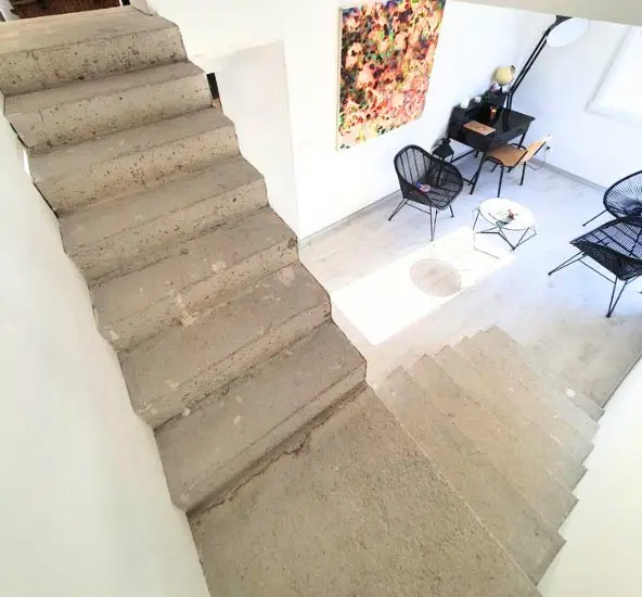Habillage d'escalier en béton - avant