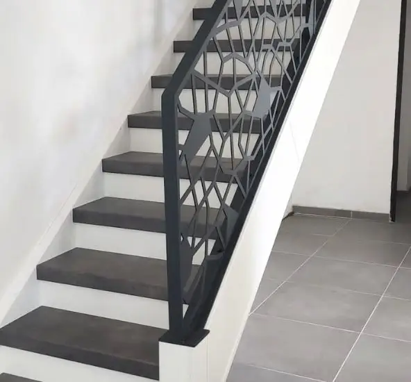 Habillage d'escalier en bois - après