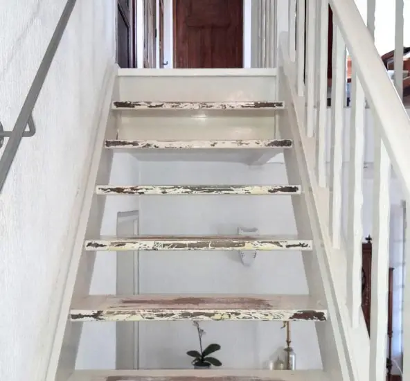 Habillage d'escalier en bois - avant