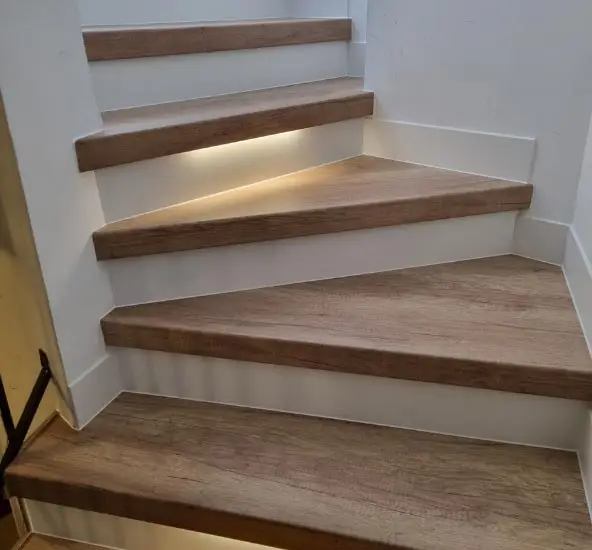 Habillage d'escalier en tomettes - après