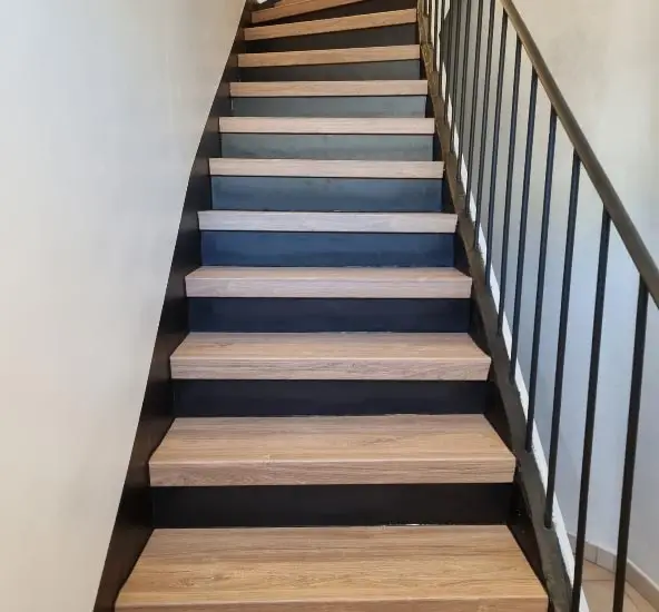 Habillage d'escalier en tomettes - après