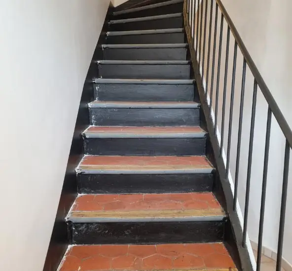 Habillage d'escalier en tomettes - avant